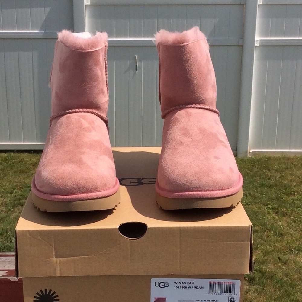 UGG NAVEAH BOOTS - Picture 3 of 6